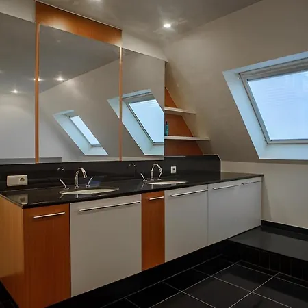 Big And Comfortable Triplex In Knokke Exterior photo
