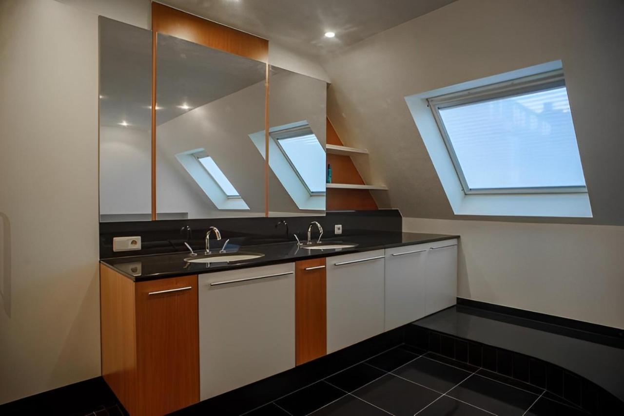 Big And Comfortable Triplex In Apartment
